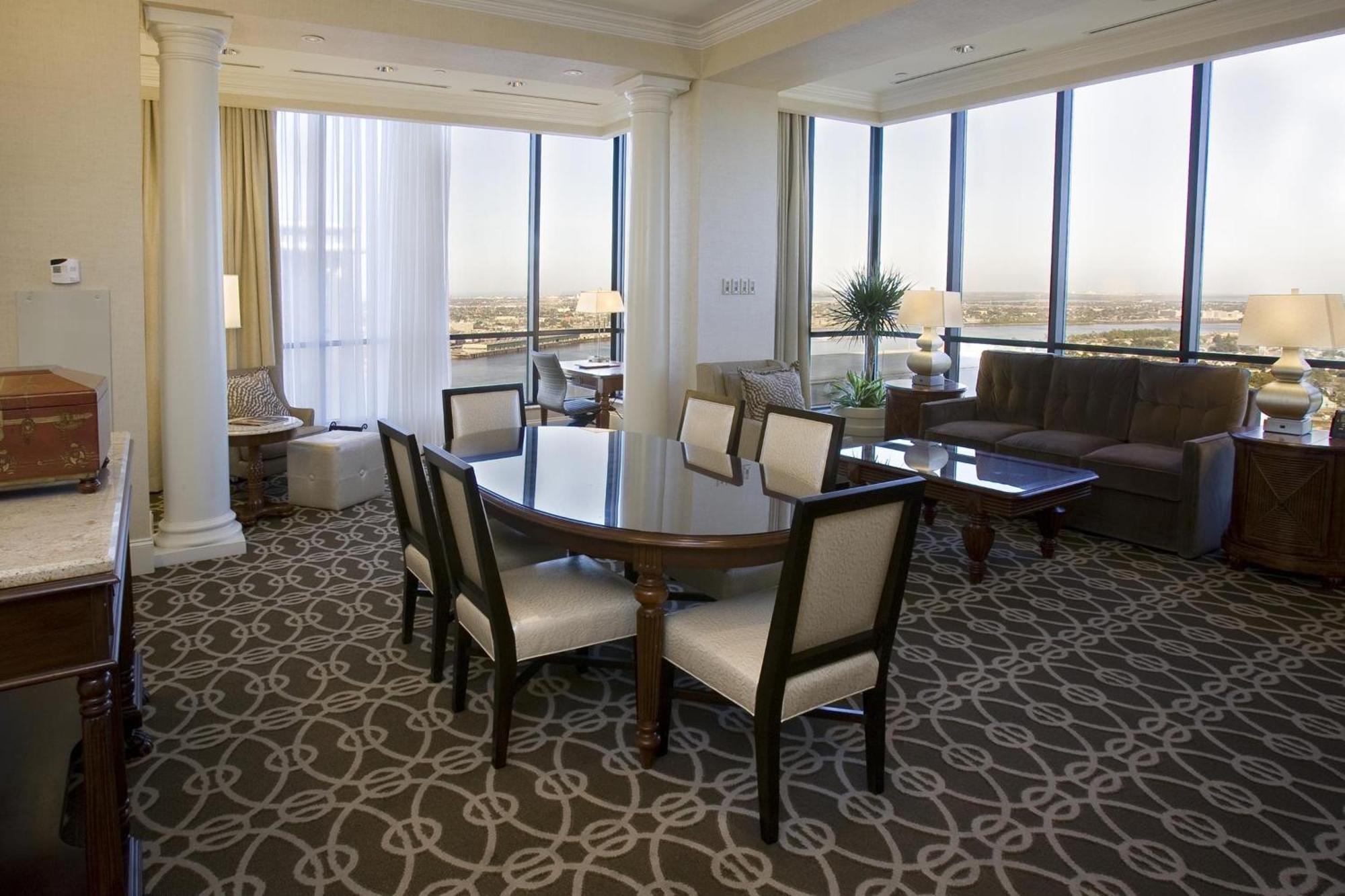 Hilton Riverside 4*